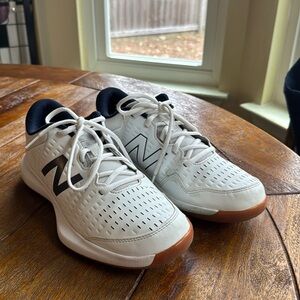 New Balance Men's 696 V4 Hard Court Tennis Shoe Size 10